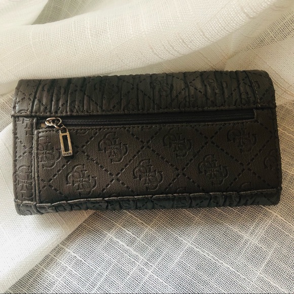 💜3/$30 Guess Wallet with logo - Picture 2 of 12